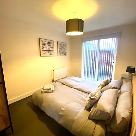 Lovely 2 Bed Apartment In Crosby Liverpool Exterior photo