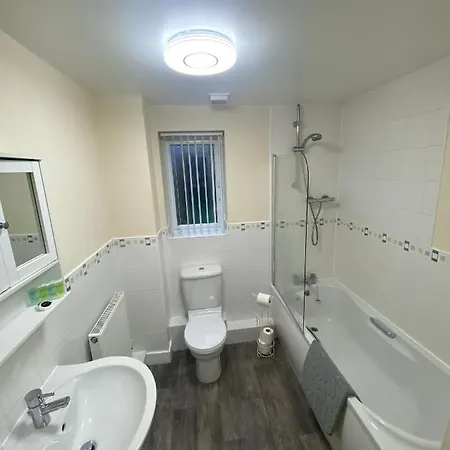 Lovely 2 Bed Apartment In Crosby Liverpool Exterior photo