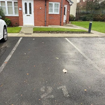 Lovely 2 Bed Apartment In Crosby Liverpool Exterior photo