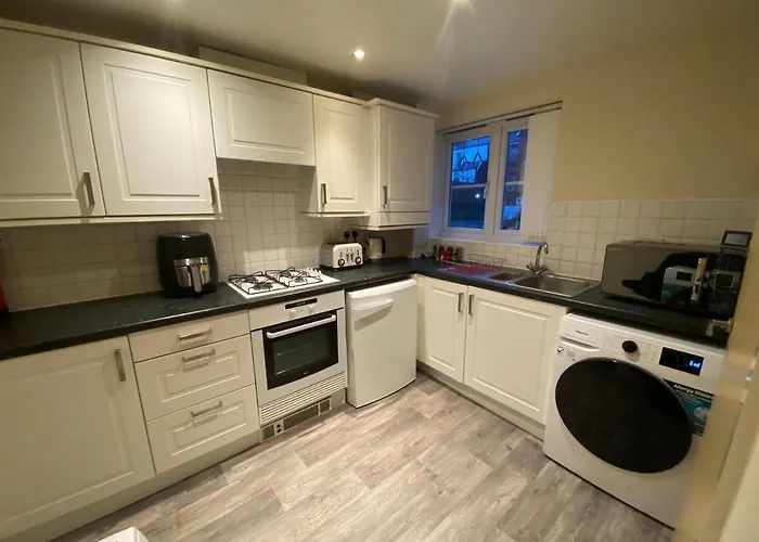 Lovely 2 Bed Apartment In Crosby