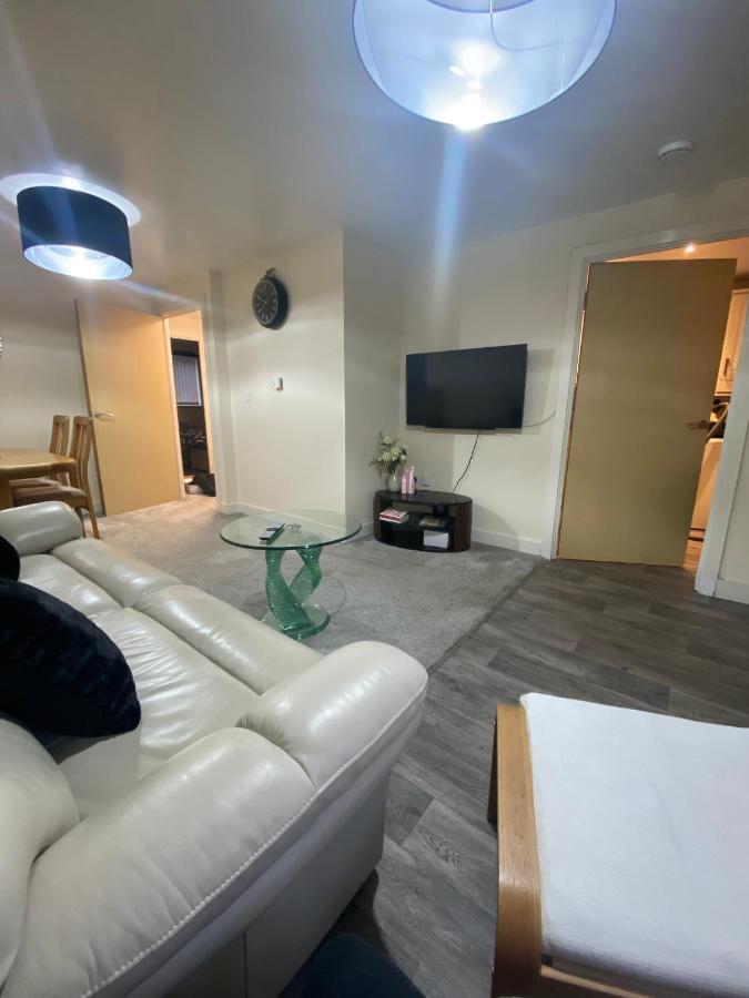 Lovely 2 Bed In Crosby Apartment *