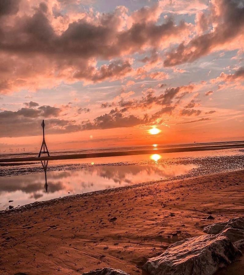 Lovely 2 Bed In Crosby * Liverpool